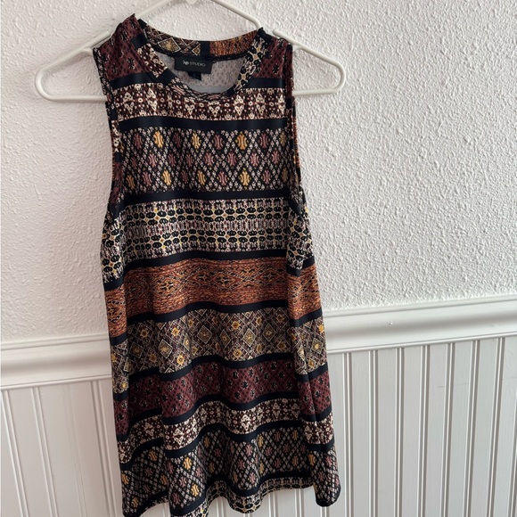 👚 Women's Patterned Tank Top - Picture 1 of 4